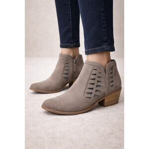 Women’s Ankle Booties Taupe Cutout Zip Heels Size 8.5 SODA Brand